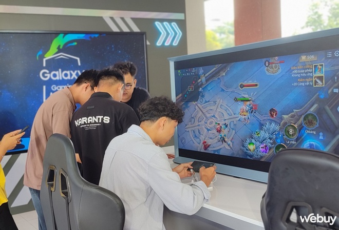 Sinh viên ồ ạt “hack” quà xịn, bỏ túi đủ mẹo học tập đỉnh nhờ Galaxy AI tại Galaxy Campus Tour 2024 - Ảnh 8.