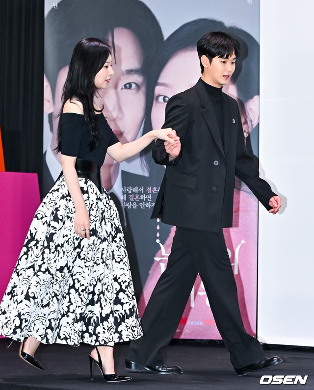 Kim Ji Won sánh đôi Kim Soo Hyun tạo khung hình visual tràn màn hình gây bão mạng - Ảnh 9.