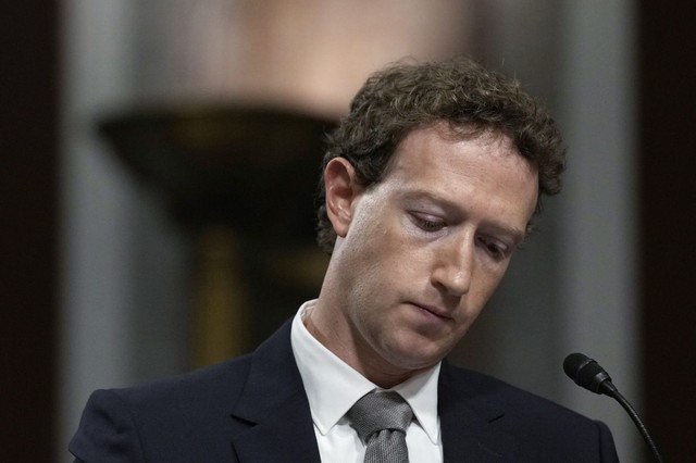 Âm mưu bí ẩn đằng sau vụ Facebook bị sập toàn cầu: Vì sao nguyên nhân thật sự bị giấu kín? - Ảnh 1.