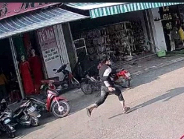 Bắt giữ đối tượng bịt kín mặt, cướp tiệm vàng - Ảnh 1.