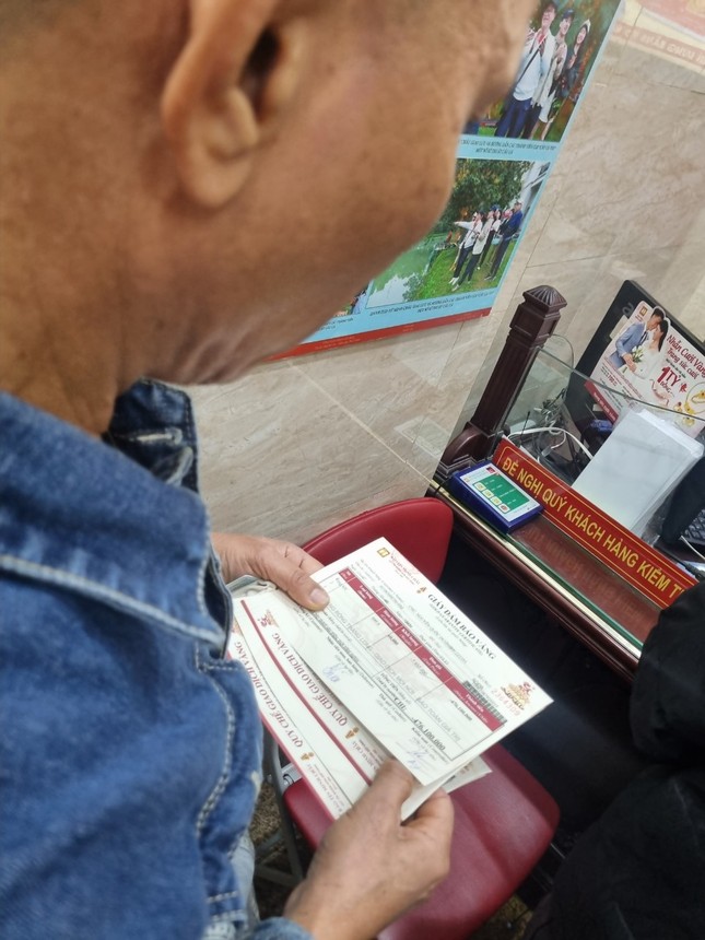 Giá vàng sốt xình xịch, nhiều nơi cháy hàng, khách mua phải chờ gần tháng - Ảnh 3.