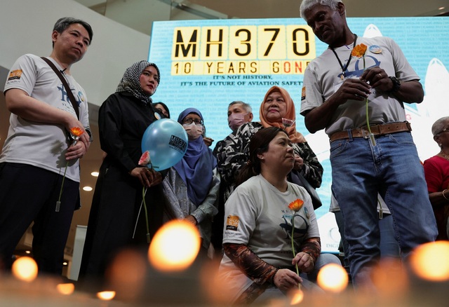 Tròn 10 năm MH370 mất tích: Người thân khóc nghẹn tại lễ tưởng niệm, cơn ác mộng kéo dài một thập kỷ chưa khép lại - Ảnh 4.