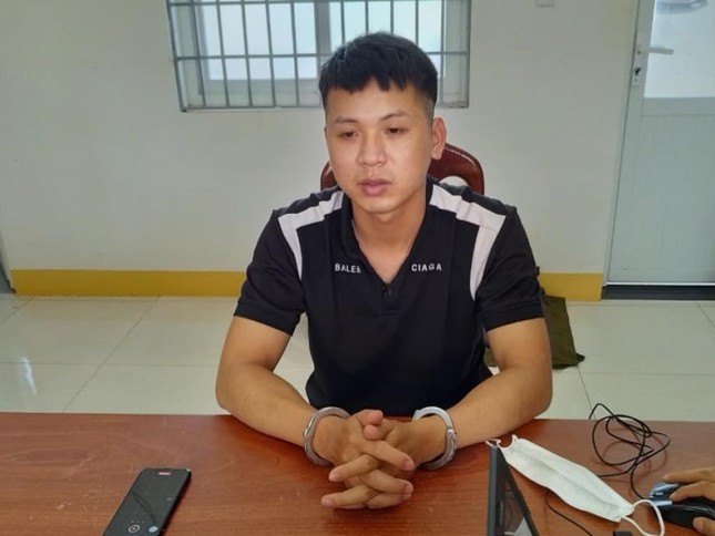 Lời khai của thanh ni&ecirc;n giả vờ mua v&agrave;ng rồi cướp giật - Ảnh 1.