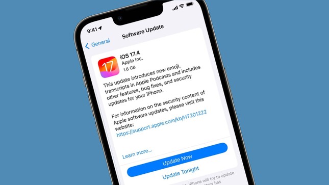 Những dòng iPhone nào nên cập nhật iOS 17.4 để tránh bị nóng máy, hao pin? - Ảnh 1.