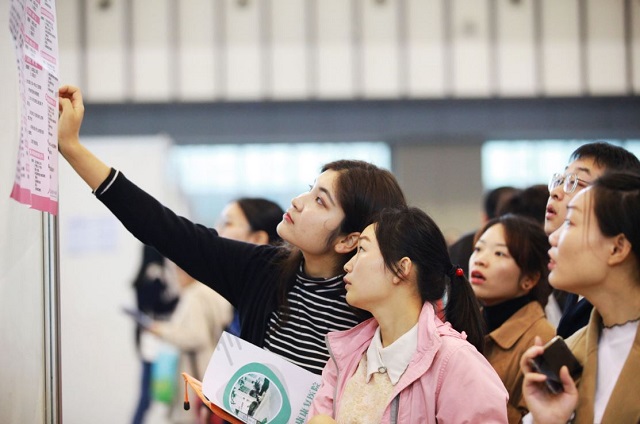 Những người lương tr&ecirc;n 1 tỷ/năm c&oacute; tr&igrave;nh độ học vấn ra sao? C&acirc;u trả lời khiến nhiều bạn trẻ vỡ mộng - Ảnh 1.