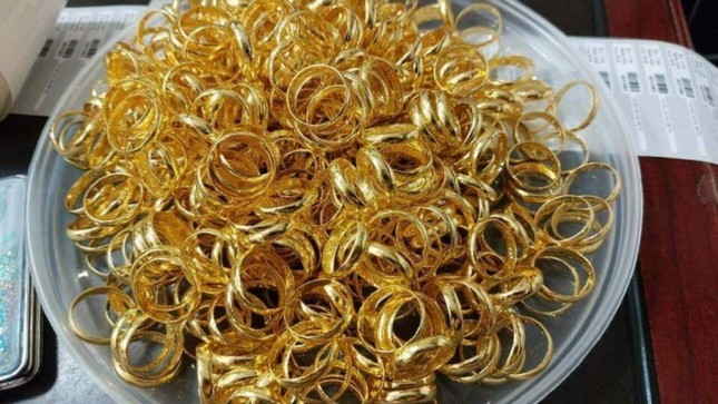 V&agrave;ng nhẫn vượt đỉnh 71 triệu đồng/lượng, n&ecirc;n mua hay b&aacute;n? - Ảnh 1.