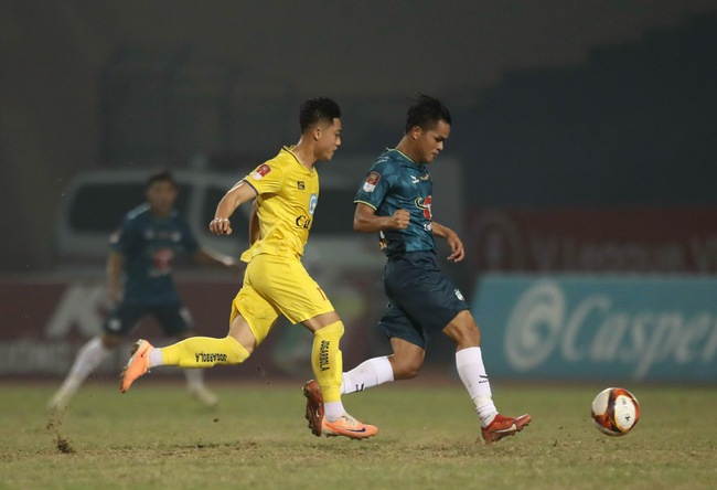 Trò cưng thầy Park lập công lớn, HAGL tăng tốc ngoạn mục tại V.League - Ảnh 1.