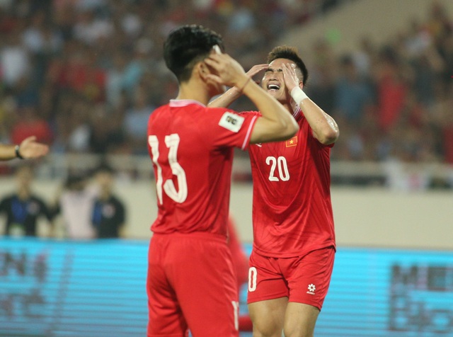 Đội tuyển Việt Nam nhận 2 án phạt nặng sau kỷ lục buồn dưới thời HLV Troussier - Ảnh 2.