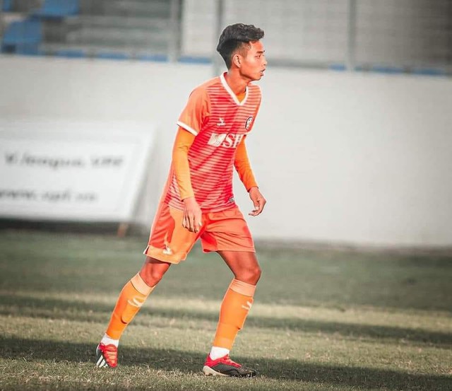 Sứ mệnh vững chắc: Khi trung vệ 1m87 của HLV Hoàng Anh Tuấn thay đổi cục diện hàng phòng ngự - Ảnh 2.