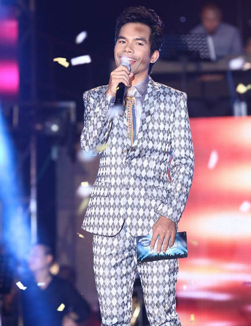 1359733073-yasuy-tro-thanh-quan-quan-vietnam-idol-2012-17127344318721878917736-17127359960911702500597.jpg