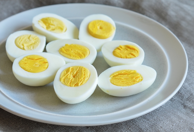 Luộc trứng bao lâu là tốt nhất? Hóa ra bấy lâu nay nhiều người luộc sai làm mất chất dinh dưỡng - Ảnh 2.