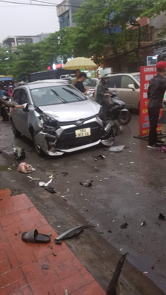 18 giây ám ảnh vụ xe Camry lao thẳng vào nhà dân, gây tai nạn liên hoàn ở Nam Định - Ảnh 3.
