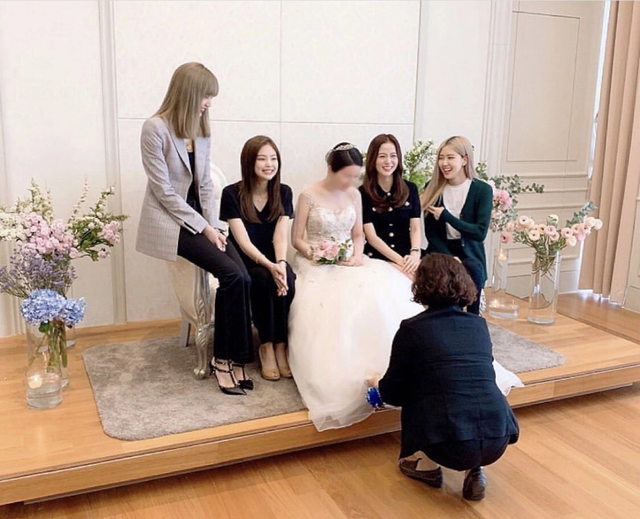 Style ăn cưới của gái Hàn gói gọn trong 2 từ tinh giản: Không bao giờ mặc ố dề lấn lướt cô dâu - Ảnh 3.