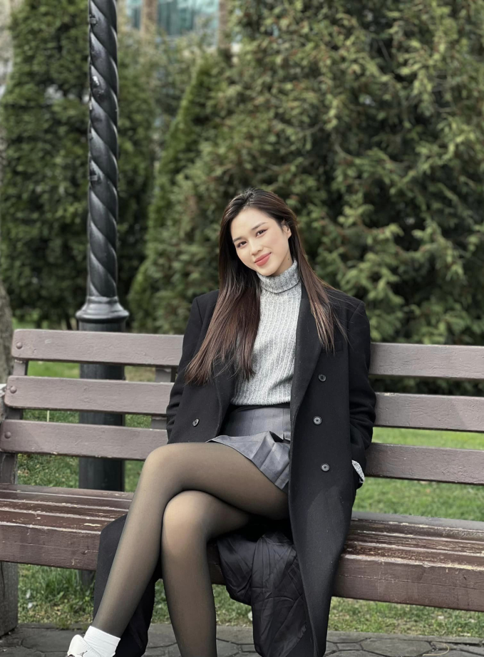 Hoa hậu Đỗ Hà dạo này: Phú bà mới của Vbiz, du lịch nước ngoài như đi chợ và để lộ chuyện hẹn hò thiếu gia - Ảnh 5.