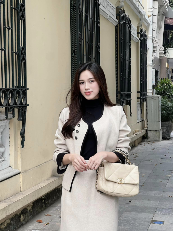 Hoa hậu Đỗ Hà dạo này: Phú bà mới của Vbiz, du lịch nước ngoài như đi chợ và để lộ chuyện hẹn hò thiếu gia - Ảnh 3.
