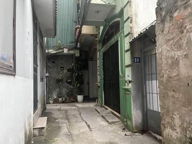 Tối chủ vừa chốt b&aacute;n căn nh&agrave; s&acirc;u trong ng&otilde;, nửa đ&ecirc;m đ&atilde; c&oacute; kh&aacute;ch đến đặt cọc - Ảnh 1.