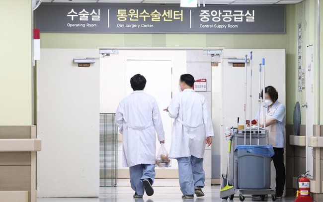 Các bệnh viện Hàn Quốc thiệt hại nặng nề do khủng hoảng y tế - Ảnh 1.
