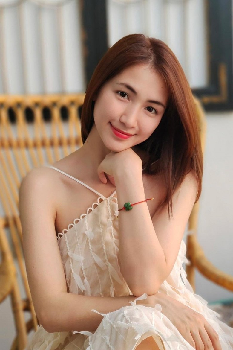 Hòa Minzy ngày nào mụn đầy mặt giờ trắng mịn không tỳ vết: Nhờ 1 loại nước giải nhiệt, chống nắng từ bên trong - Ảnh 3.