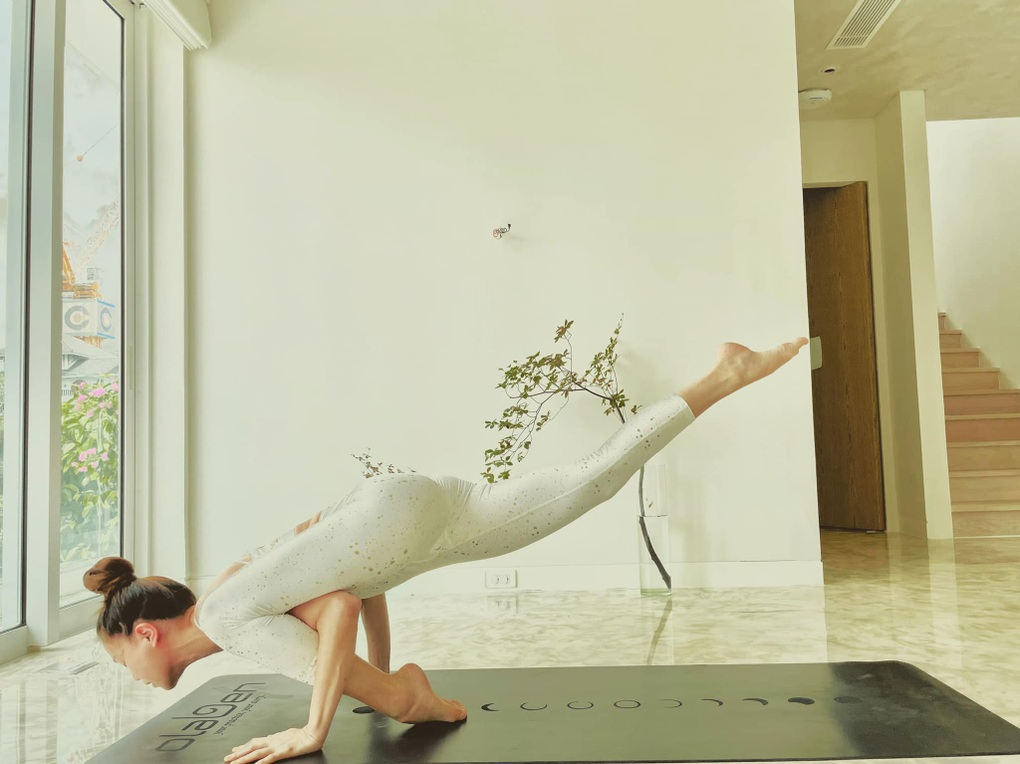 Cặp đôi có body sexy nhất nhì Vbiz gọi tên Hà Hồ - Kim Lý: Vợ nghiện yoga hơn chục năm, chồng lại mê tít môn thể thao này - Ảnh 5.