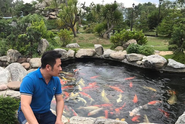 Phát hiện anh tài đi hát cát-xê 1 đêm nửa tỷ đồng, biệt thự siêu sang - xế hộp tiền tỉ! - Ảnh 3.