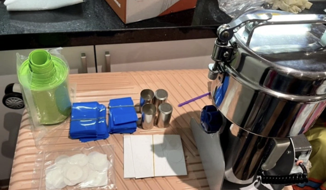 Công an TP HCM phá đường dây vận chuyển 184 bánh heroin - Ảnh 2.