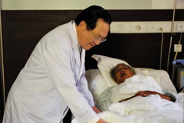 Mắc ung thư gan, giám đốc bệnh viện vẫn khỏe mạnh ở tuổi 84: Bí quyết nhờ thực hiện 3 điều - Ảnh 1.