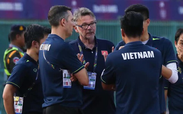 Đua theo trào lưu thế giới, VFF đang đẩy đội tuyển Việt Nam vào sai lầm nghiêm trọng? - Ảnh 1.