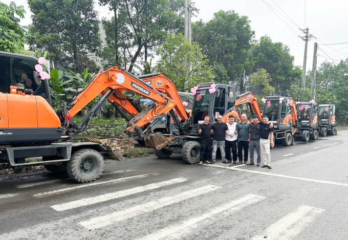 Nhà trai gây bất ngờ với dàn rước dâu có 1 không 2, bố vợ cũng hốt hoảng - Ảnh 1.