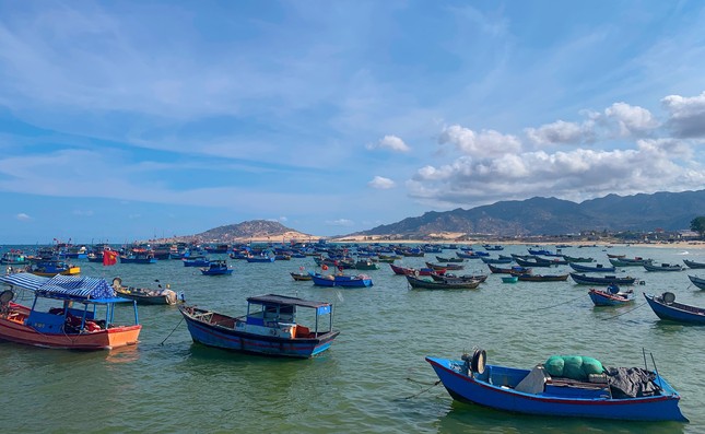 ‘Làng chạy gió’ ven biển có gì mà hút khách du lịch đến vậy? - Ảnh 5.