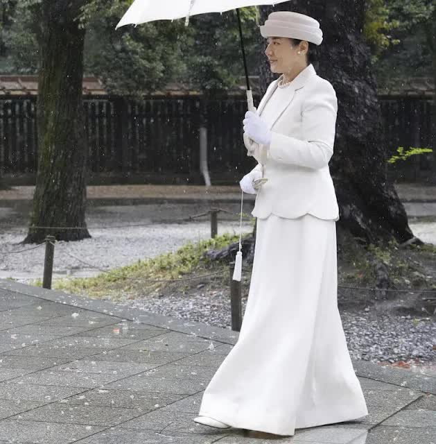 Công chúa xinh đẹp nhất Nhật Bản tham dự Lễ kỷ niệm đặc biệt, gây xao xuyến khi khoe trọn ngoại hình đẹp hơn hoa - Ảnh 4.