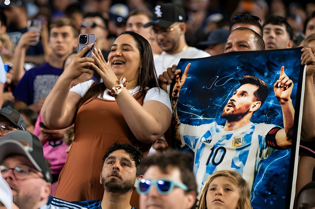 Messi vẫn gây sốt sau 9 tháng sang Mỹ: 72 nghìn khán giả đến sân, giá vé đắt đỏ cũng mặc kệ - Ảnh 6.