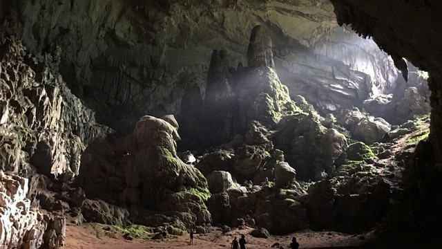Phát hiện hang động hoang sơ với những khối núi đá vôi hàng trăm triệu tuổi, cách Hà Nội chỉ hơn 200km - Ảnh 3.