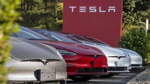 Nóng: Tesla sa thải 14.000 nhân viên trên toàn cầu, Elon Musk thừa nhận khó khăn chưa từng có - Ảnh 1.
