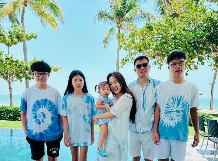 MC Vân Hugo khoe ảnh gia đình, thân thiết với con riêng của chồng - Ảnh 2.