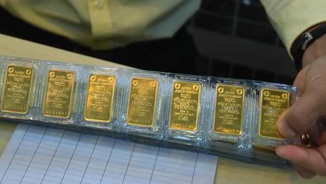 Chiều 15-4, giá vàng SJC bất ngờ tăng mạnh 1,7 triệu đồng/lượng, chạm mốc kỷ lục mới - Ảnh 1.