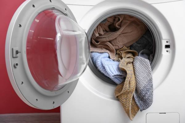 Mắc một sai lầm khi dùng máy giặt, người dùng than thở phơi quần áo mãi mà không khô - Ảnh 1.