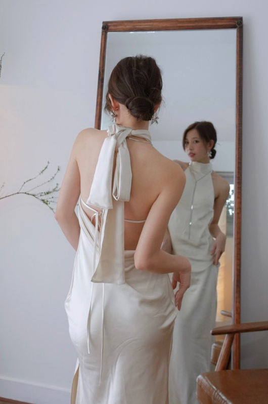 Chấm điểm 10 cho trang phục đi ăn cưới của Hoa hậu Đặng Thu Thảo: Thanh lịch, nền nã, sang trọng - Ảnh 18.