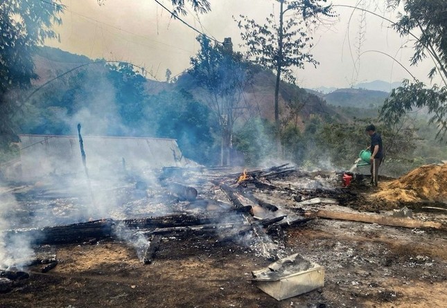 Một người tử vong khi chữa cháy rừng tại Điện Biên - Ảnh 2.