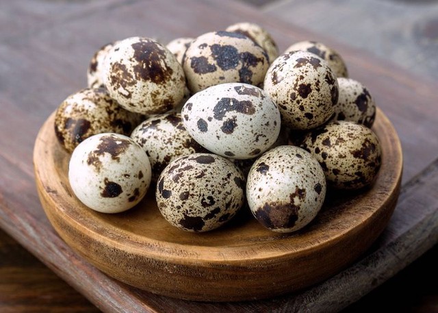 Trứng gà, trứng vịt, trứng ngỗng, trứng cút, loại nào bổ dưỡng hơn? Chuyên gia: Riêng loại trứng này ăn càng ít càng tốt - Ảnh 2.