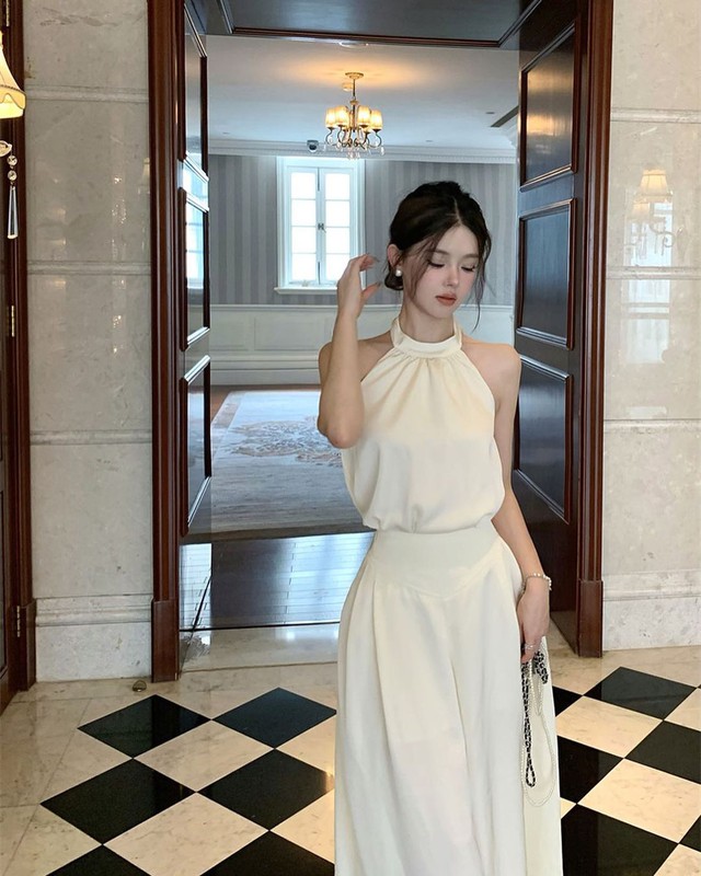 Chấm điểm 10 cho trang phục đi ăn cưới của Hoa hậu Đặng Thu Thảo: Thanh lịch, nền nã, sang trọng - Ảnh 12.