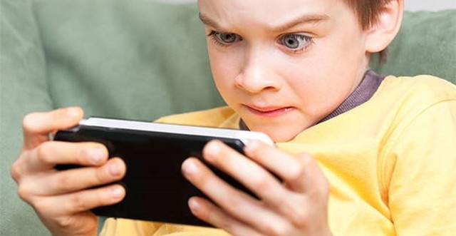 Trẻ em Việt được dùng điện thoại sớm 4 năm so với thế giới: Tỷ phú Bill Gates khẳng định đây mới là độ tuổi an toàn nhất để trẻ sử dụng smartphone - Ảnh 3.