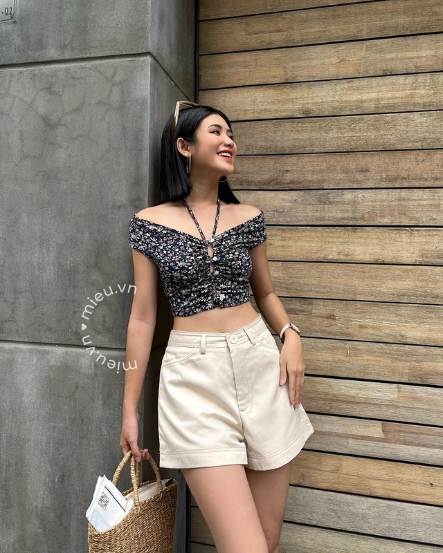 Tiểu Jennie Ella Gross mê bộ đôi áo croptop + quần jeans: Ngắm xong mới thấy mùa hè “quẩy” 2 item này là chuẩn bài - Ảnh 24.