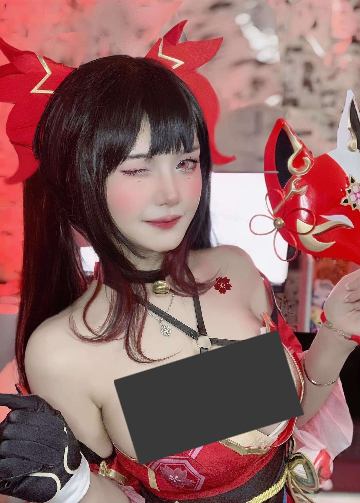 Tiếp tục xuất hiện với tạo hình “ero” cực bạo, nữ coser này lại khiến