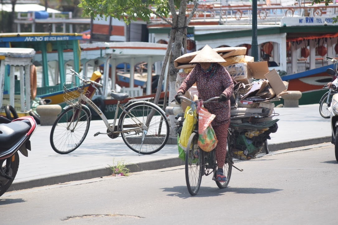 Làng tỷ phú ở Nghệ An: Từ đói khổ vươn lên nhờ buôn đồng nát xuyên quốc gia, giờ đại gia nhiều không đếm xuể - Ảnh 4.