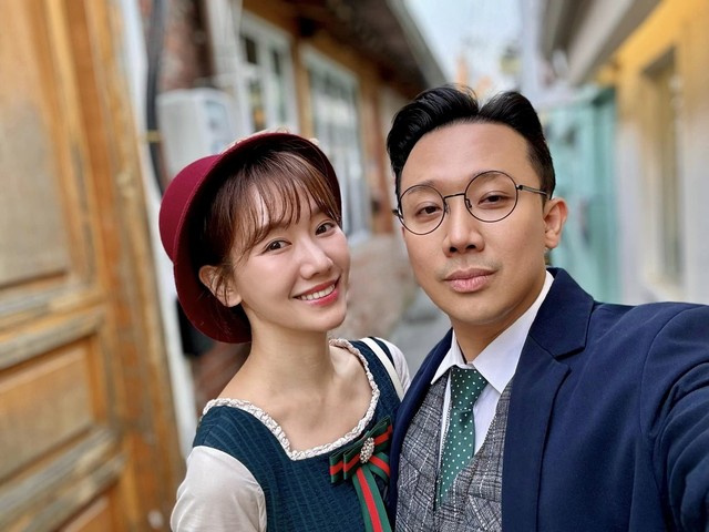 Trấn Thành và Hari Won bị tóm dính hôn nhau khi đi du lịch Hàn Quốc, biểu cảm của hội bạn gây chú ý - Ảnh 5.