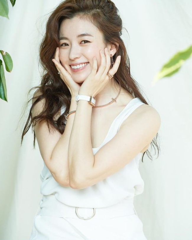 “Mỹ nhân cười đẹp nhất Hàn Quốc” Han Hyo Joo chính thức làm rõ về kỷ lục hôn 13 người trong 1 ngày giữa trời Tây - Ảnh 6.
