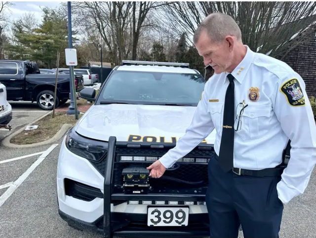 Cảnh s&aacute;t tận dụng c&ocirc;ng nghệ để bắt tội phạm chạy &ocirc; t&ocirc;: Can thiệp đ&egrave;n giao th&ocirc;ng, bắn GPS, ph&aacute;t AirTag cho d&acirc;n - Ảnh 2.