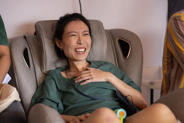Cô gái mắc ung thư tự tổ chức tang lễ sống cho mình, rồi mời người thân đến dự chia tay lần cuối - Ảnh 2. Cô gái mắc ung thư tự tổ chức tang lễ sống cho mình, rồi mời người thân đến dự chia tay lần cuối - Ảnh 2.