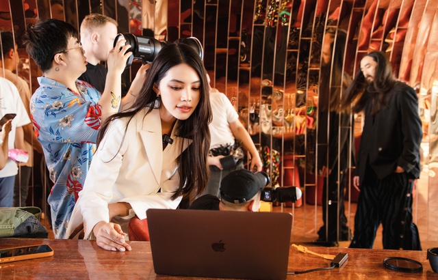 Hoa hậu Jolie Nguyễn hiện tại: Gây xôn xao showbiz Thái, làm quản lý cho DJ hàng đầu Steve Aoki - Ảnh 7.