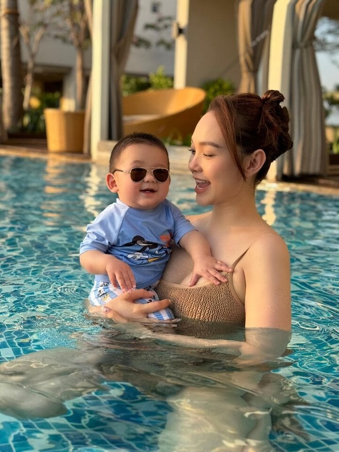 Minh Hằng đưa con trai đi tân trang dịp cuối tuần, nhóc tì 8 tháng tuổi có biểu cảm hài hước khiến netizen đổ rầm rầm - Ảnh 3.